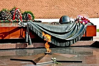 У Неизвестного Солдата, я знаю, тоже имя есть…